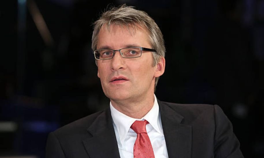 elmar theveßen prothese