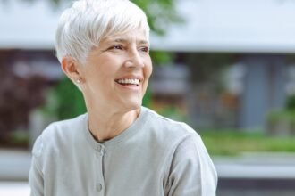 kurzhaarfrisuren ab 60 die jünger machen